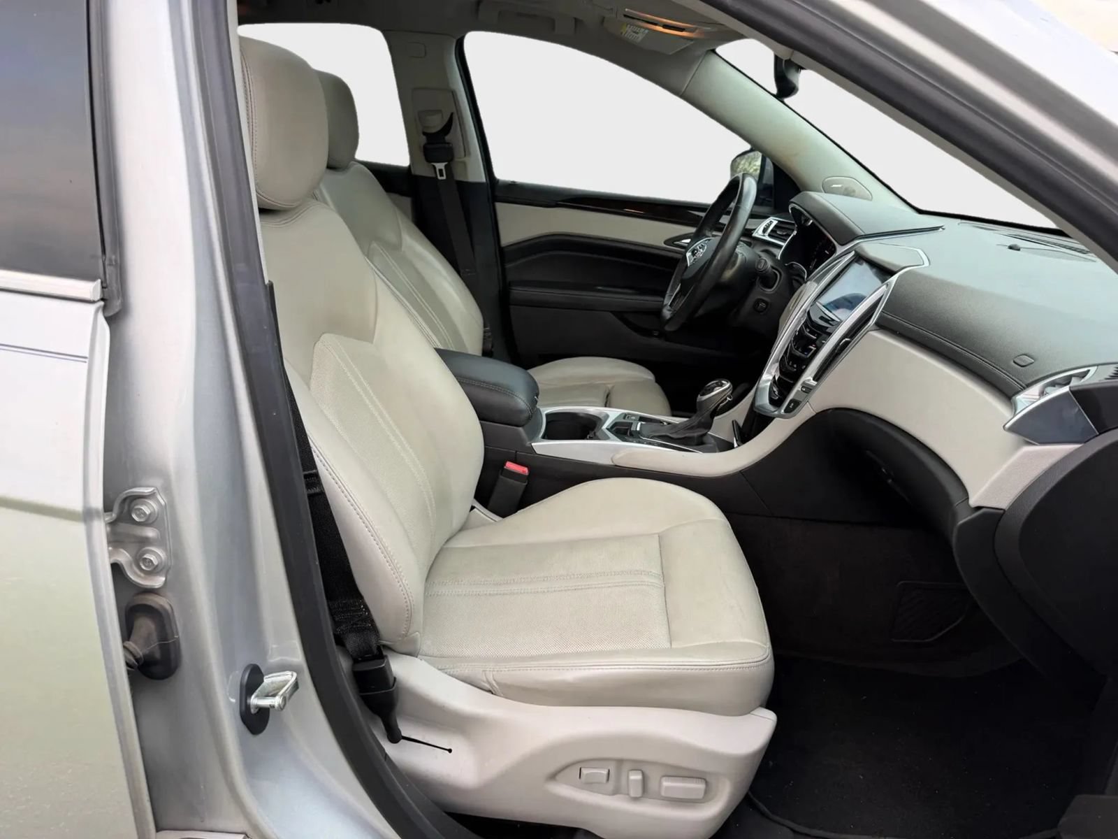 Used 2014 Cadillac SRX Luxury w/ Driver Awareness Package FWD image 17