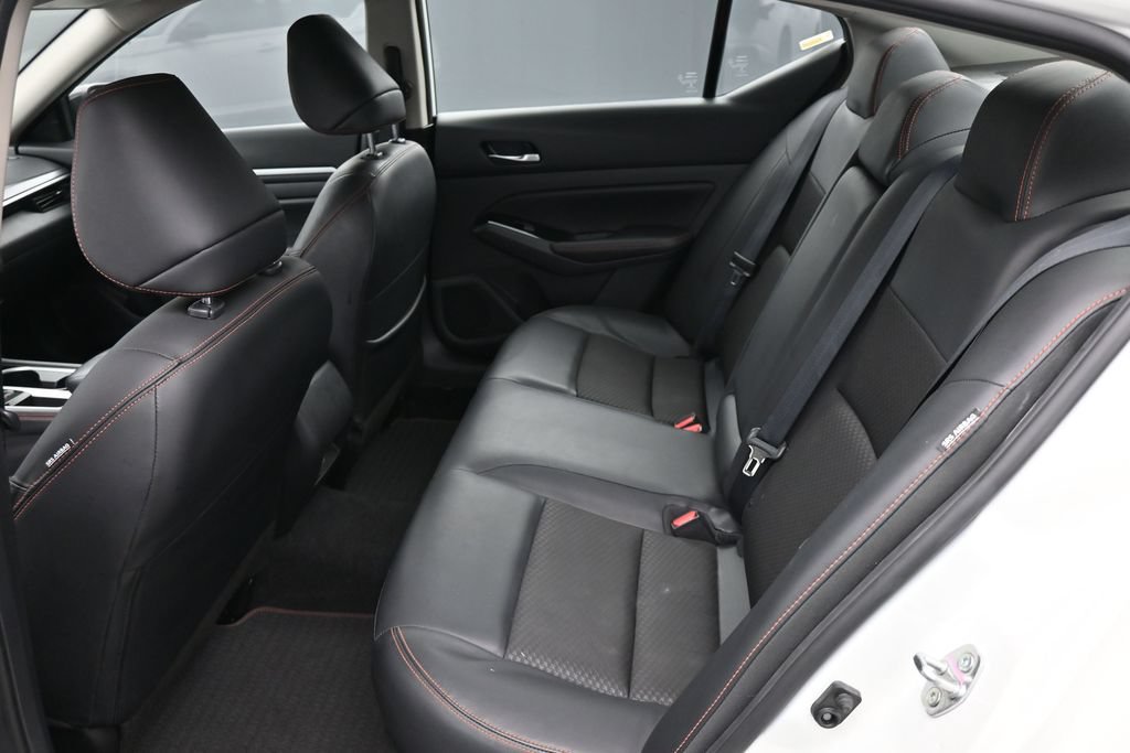 Used 2025 Nissan Altima 2.5 SR FWD image 12