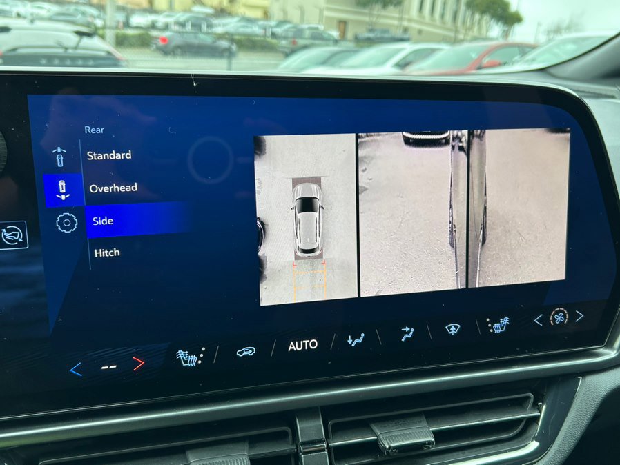 Used 2024 Chevrolet Equinox EV RS image 35