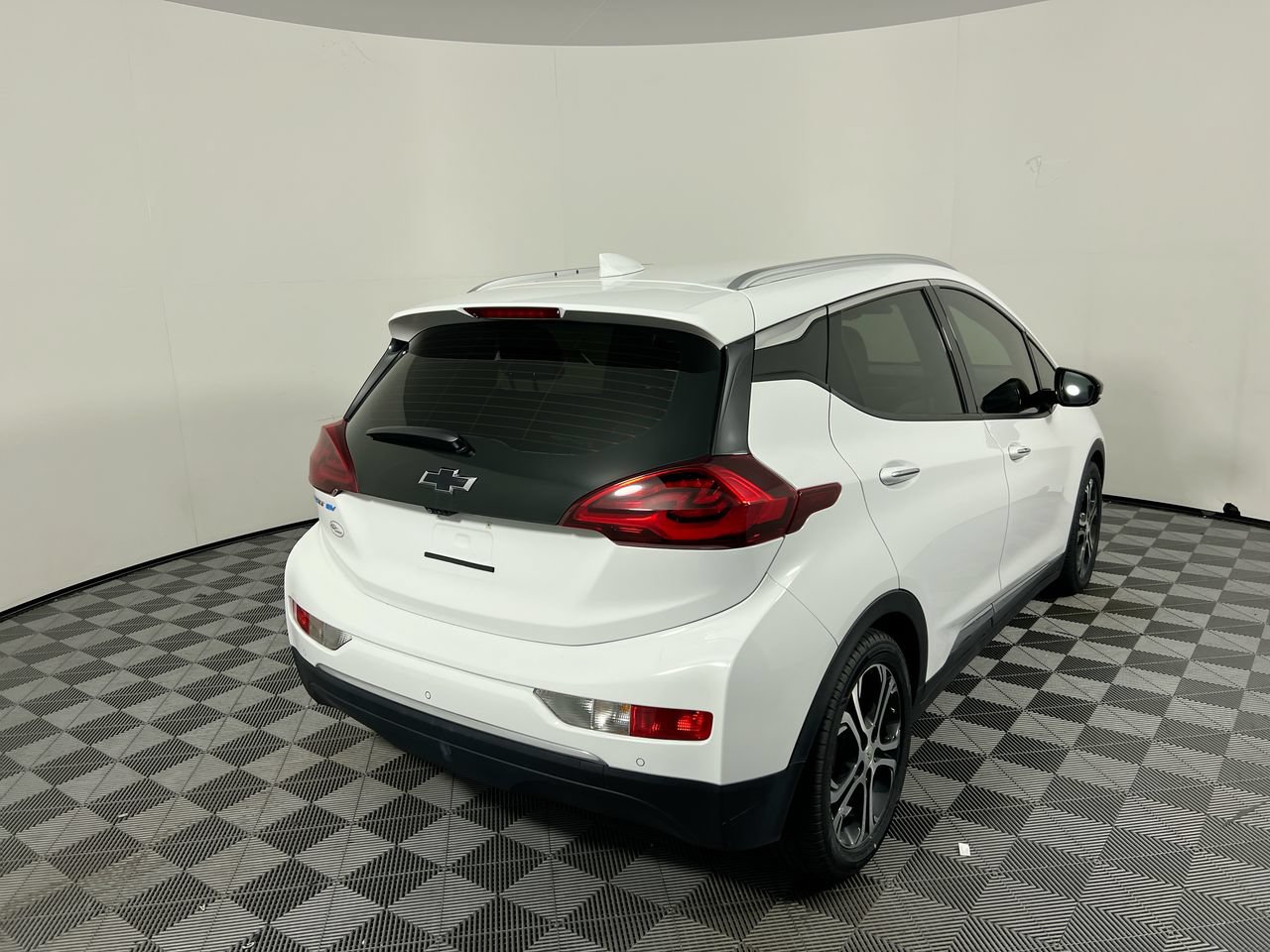 Used 2020 Chevrolet Bolt Premier w/ Infotainment Package FWD image 3