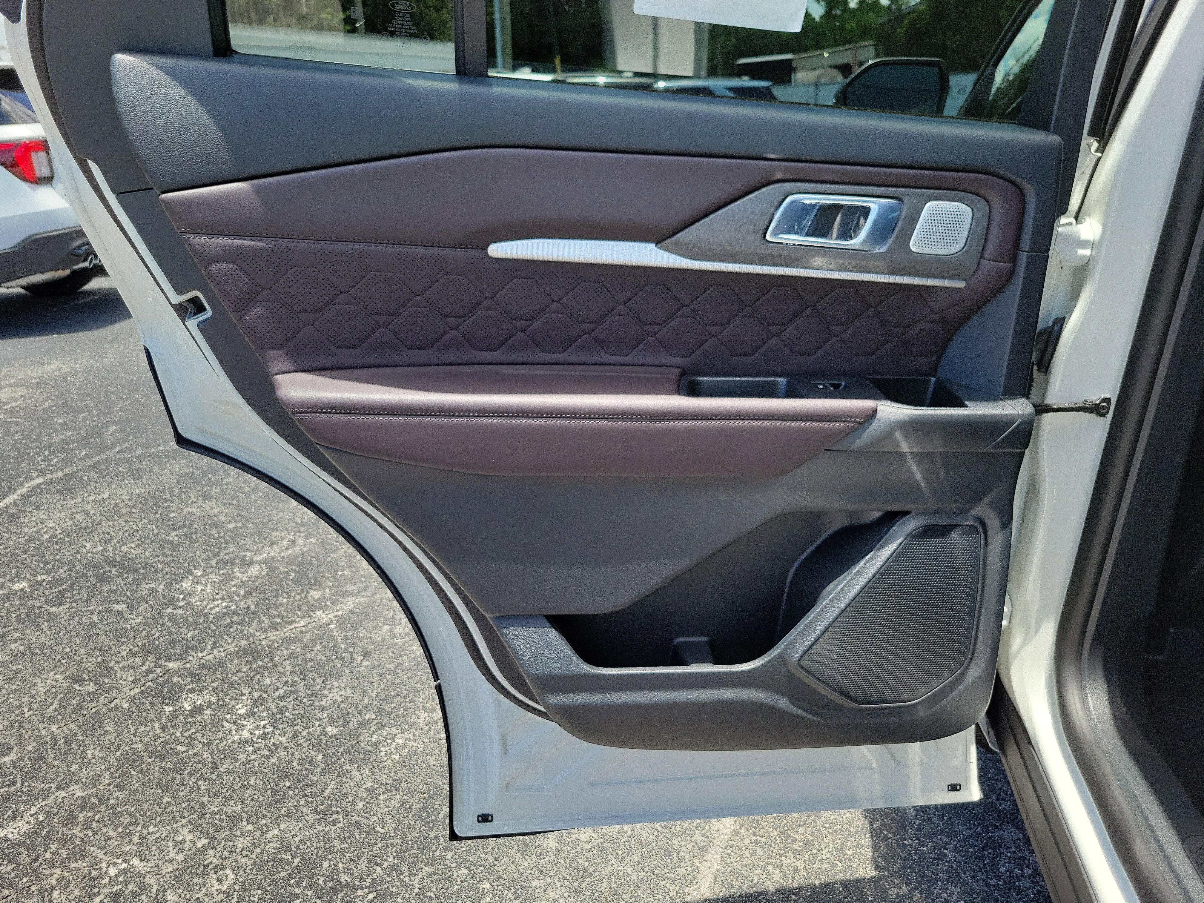 New 2026 Ford Explorer Platinum w/ LUX Leather Package AWD/4WD image 12