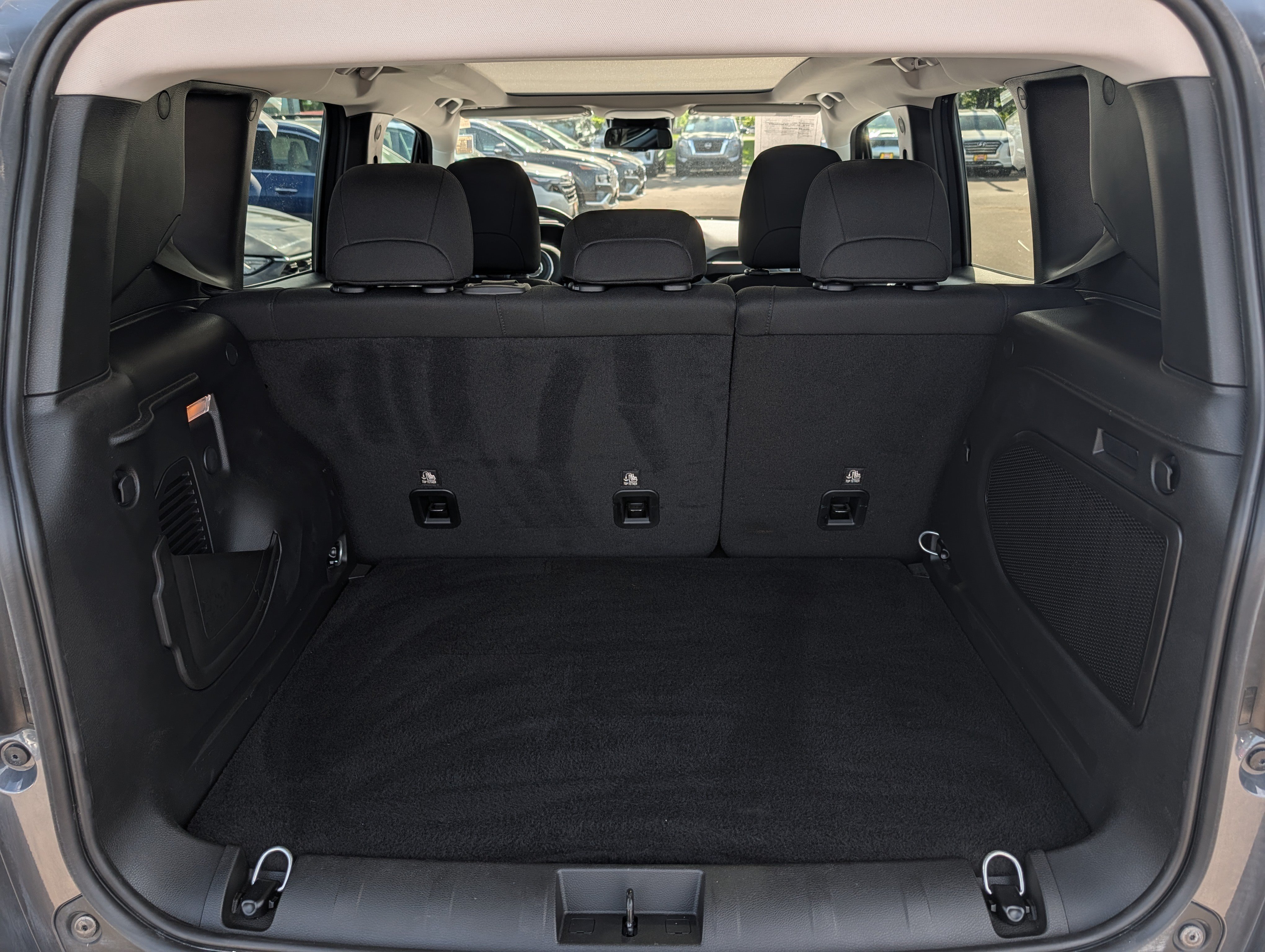 Used 2023 Jeep Renegade Altitude w/ Sun/Sound Group AWD/4WD image 18