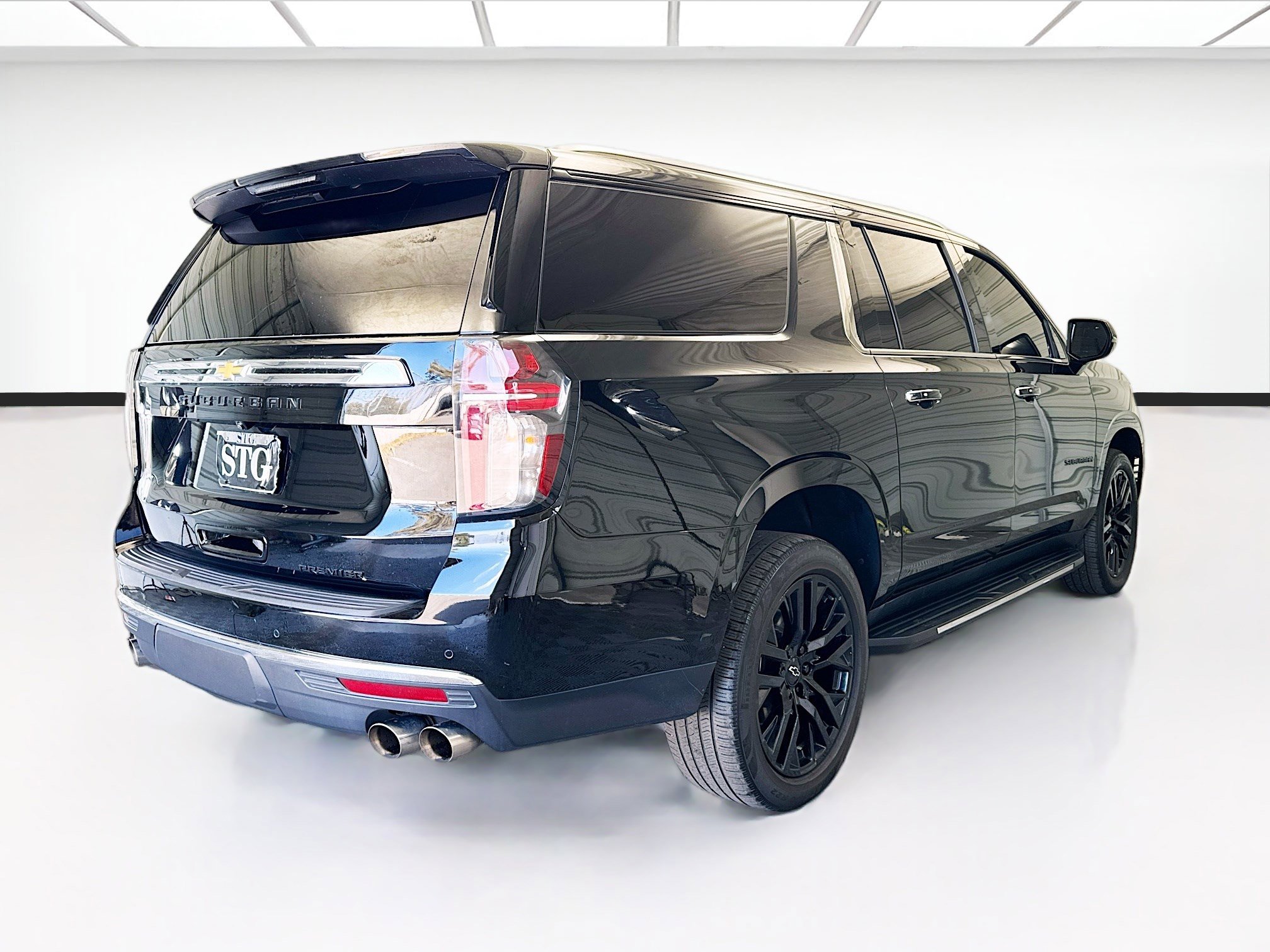 Used 2024 Chevrolet Suburban Premier image 4