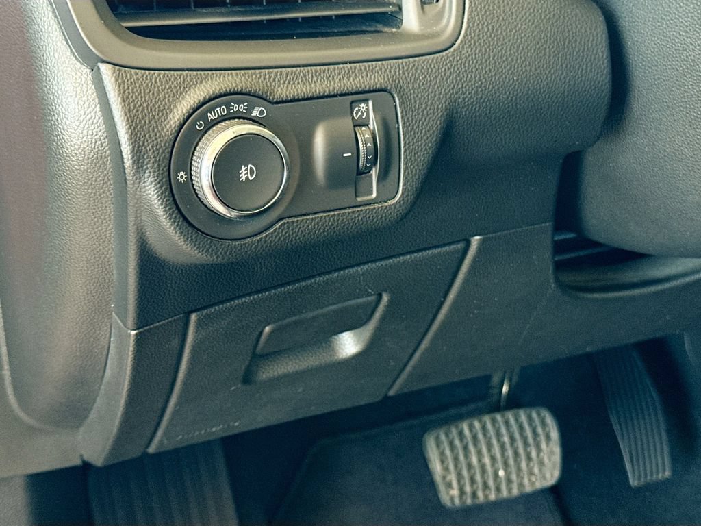 Used 2020 Buick Envision Essence FWD image 12