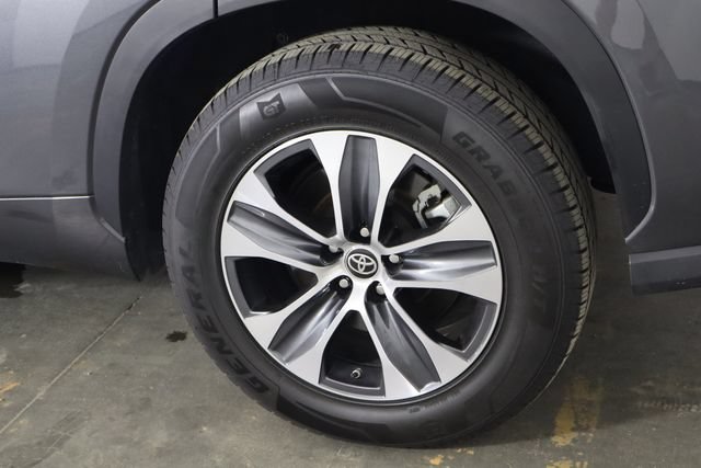 Used 2023 Toyota Highlander XLE FWD image 41
