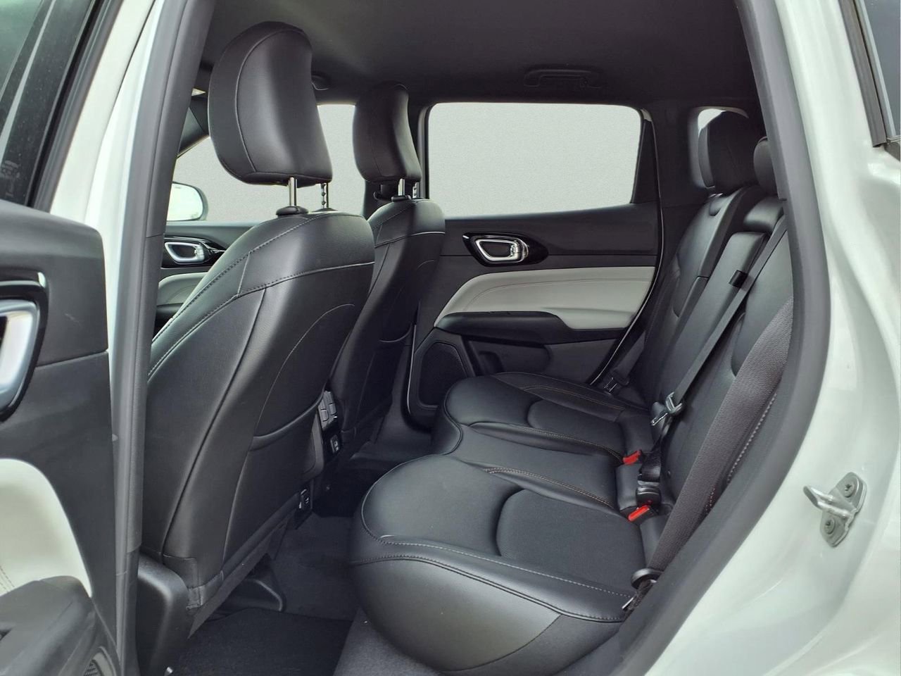 Used 2023 Jeep Compass Limited AWD/4WD image 11