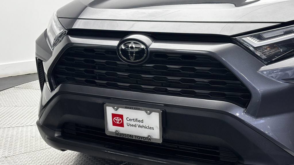 Used 2023 Toyota RAV4 LE AWD/4WD image 2