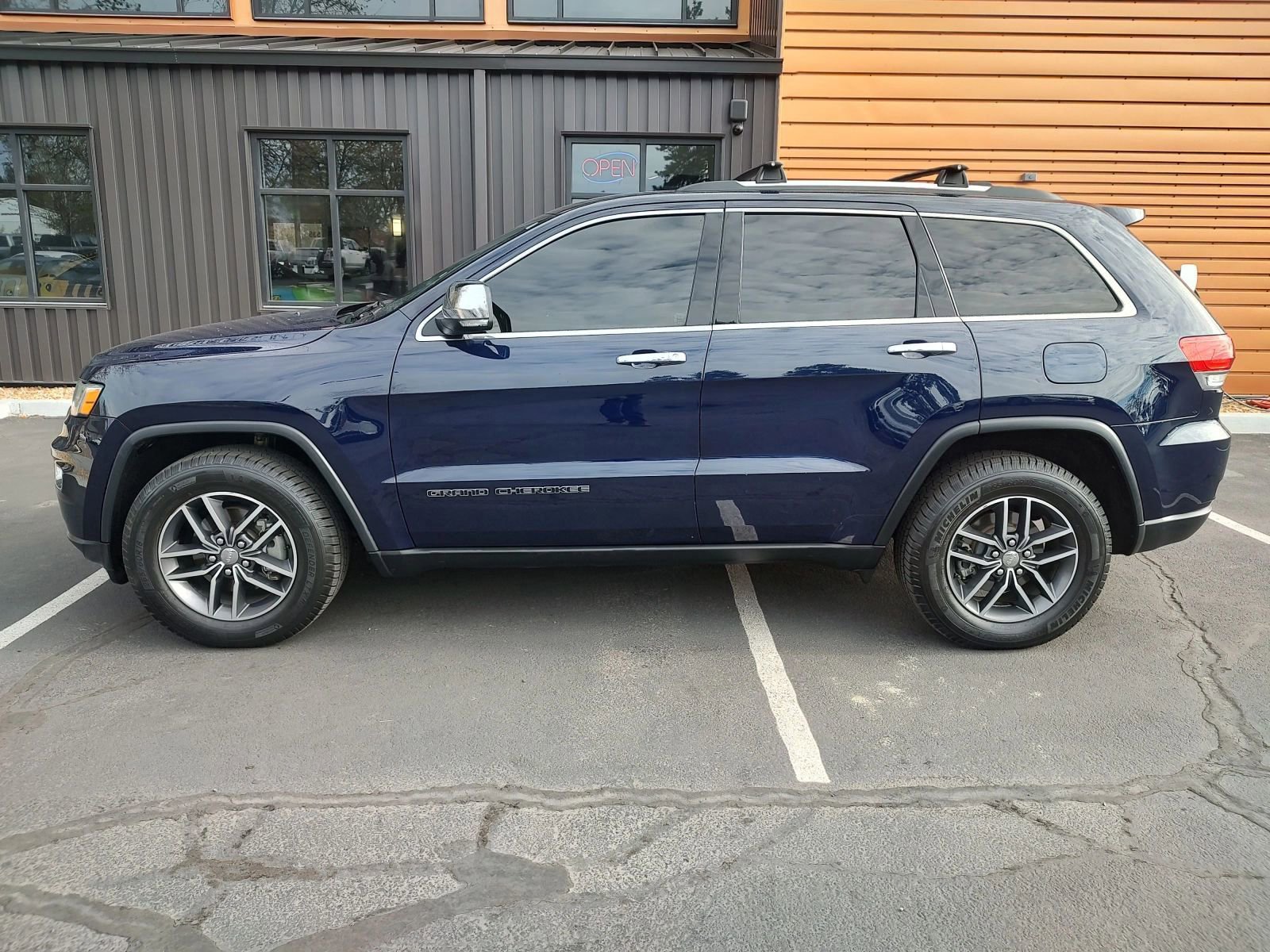 Used 2018 Jeep Grand Cherokee Limited AWD/4WD image 2