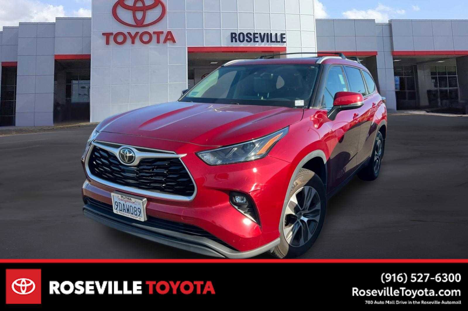 Used 2022 Toyota Highlander XLE AWD/4WD image 1