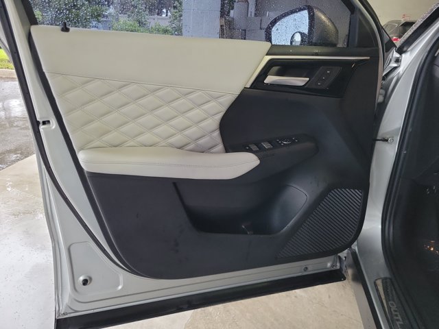 Used 2023 Mitsubishi Outlander SEL AWD/4WD image 18