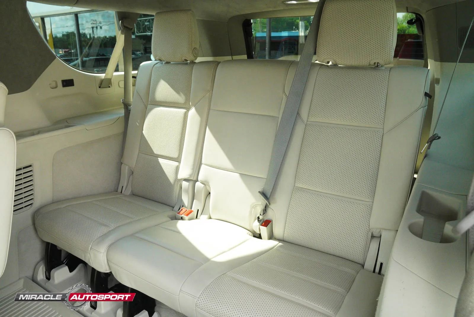 Used 2021 Cadillac Escalade ESV Premium Luxury Platinum AWD/4WD image 28
