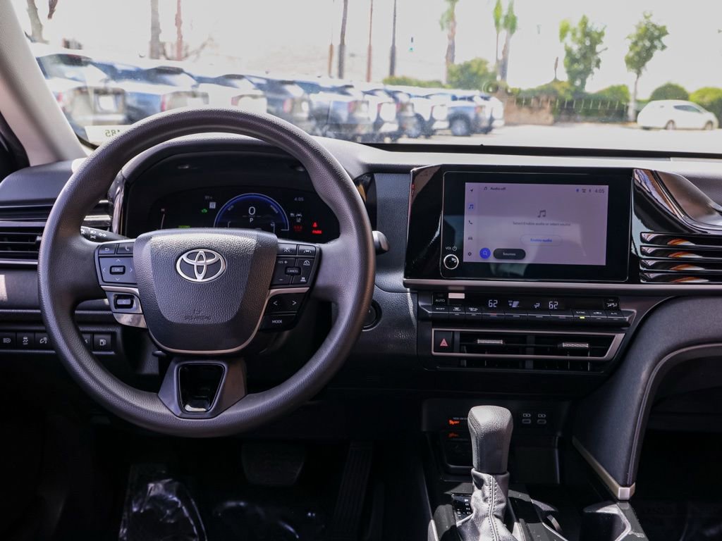 Used 2025 Toyota Camry LE image 21