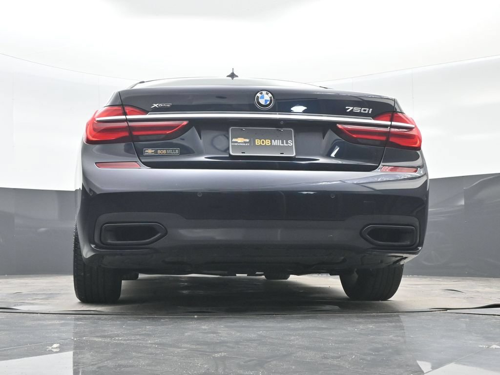 Used 2018 BMW 750i xDrive AWD/4WD image 32