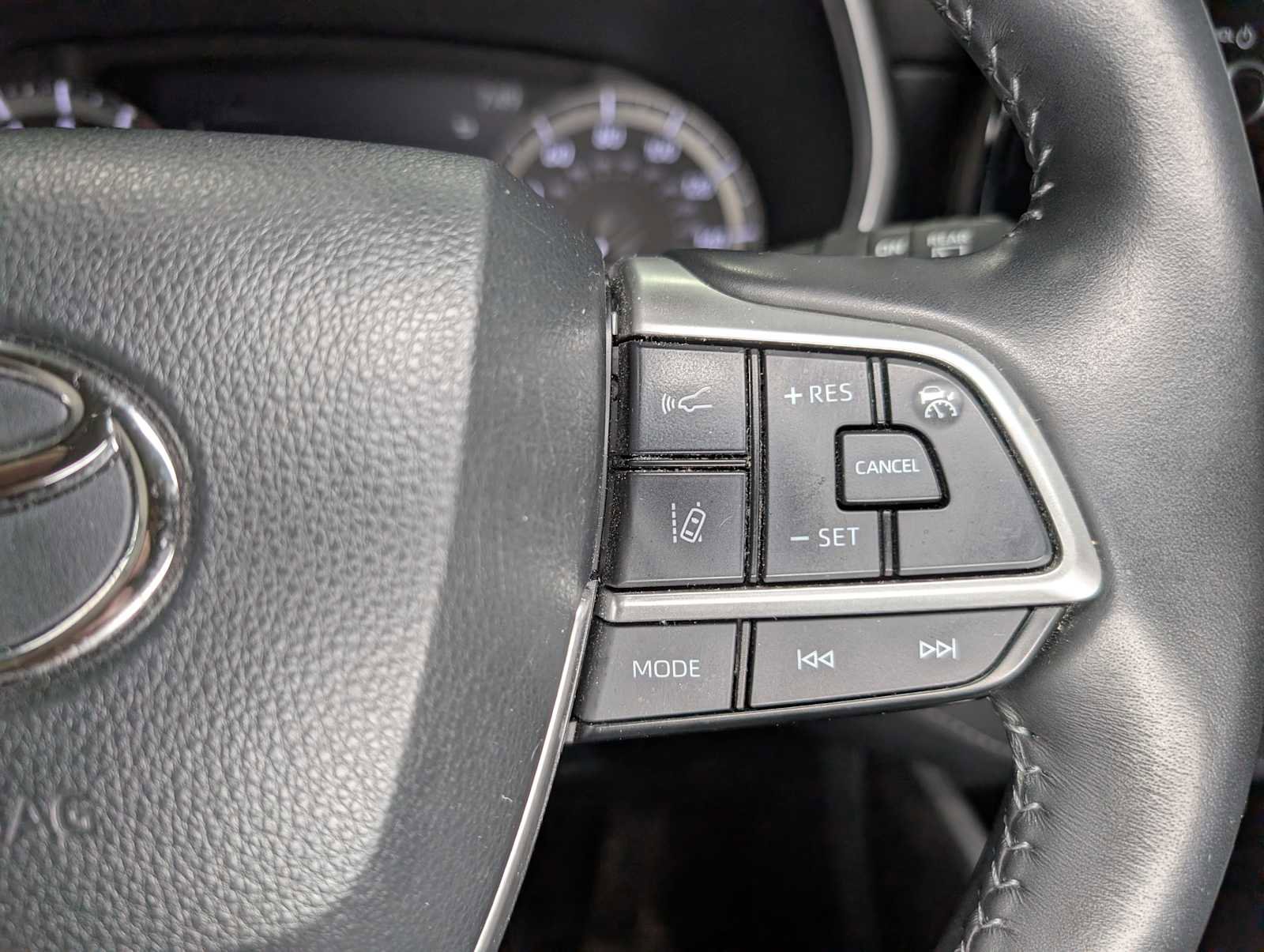 Used 2023 Toyota Highlander XLE image 39