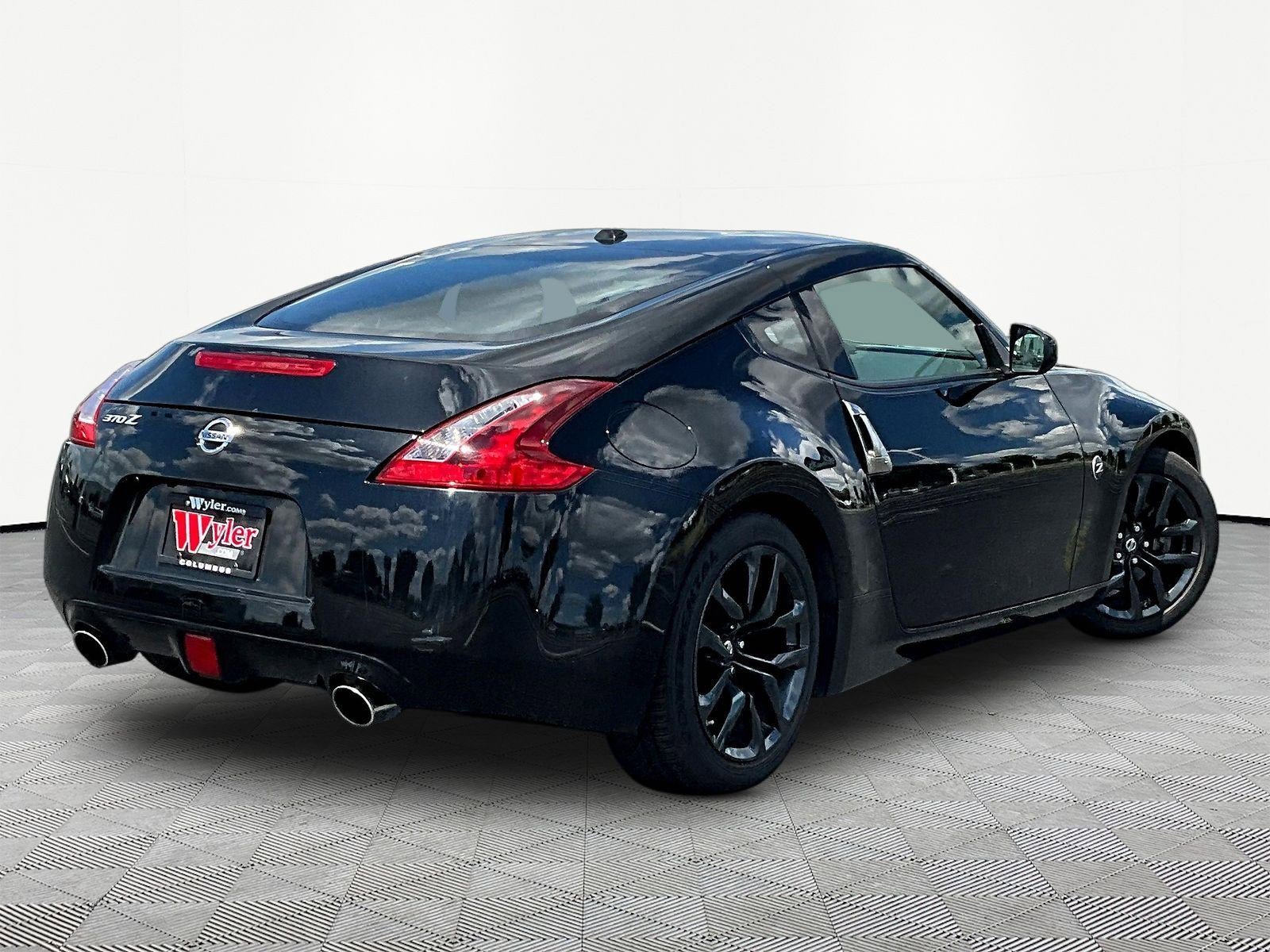 Used 2018 Nissan 370Z Touring RWD image 6