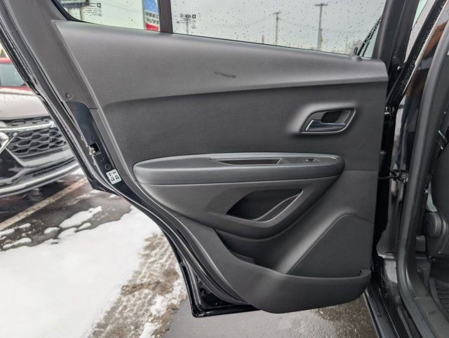 Used 2022 Chevrolet Trax LT w/ LT Convenience Package image 14