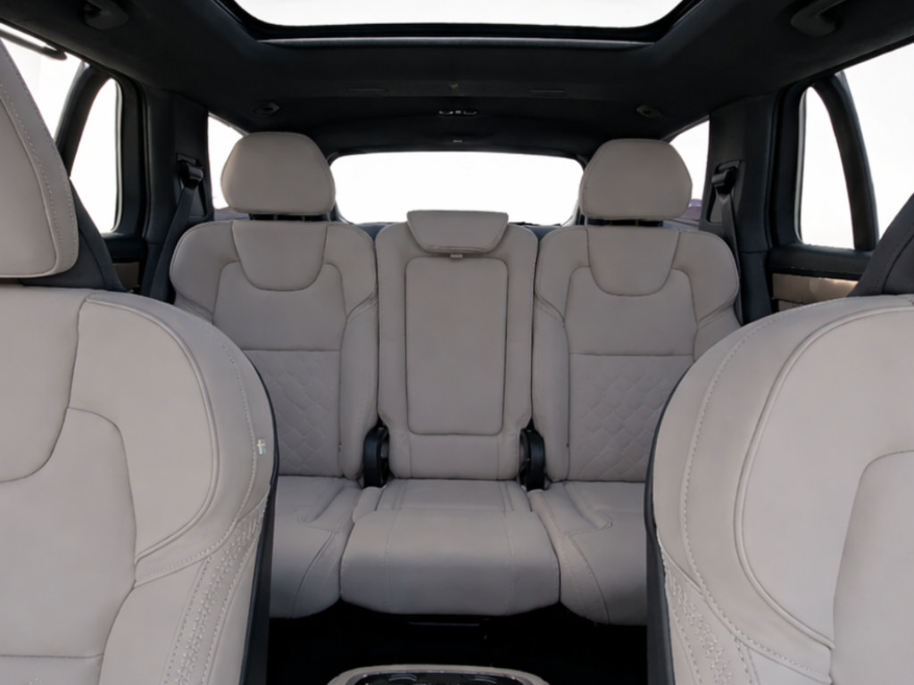 Certified 2026 Volvo XC90 T8 Plus w/ Protection Package Premier AWD/4WD image 17