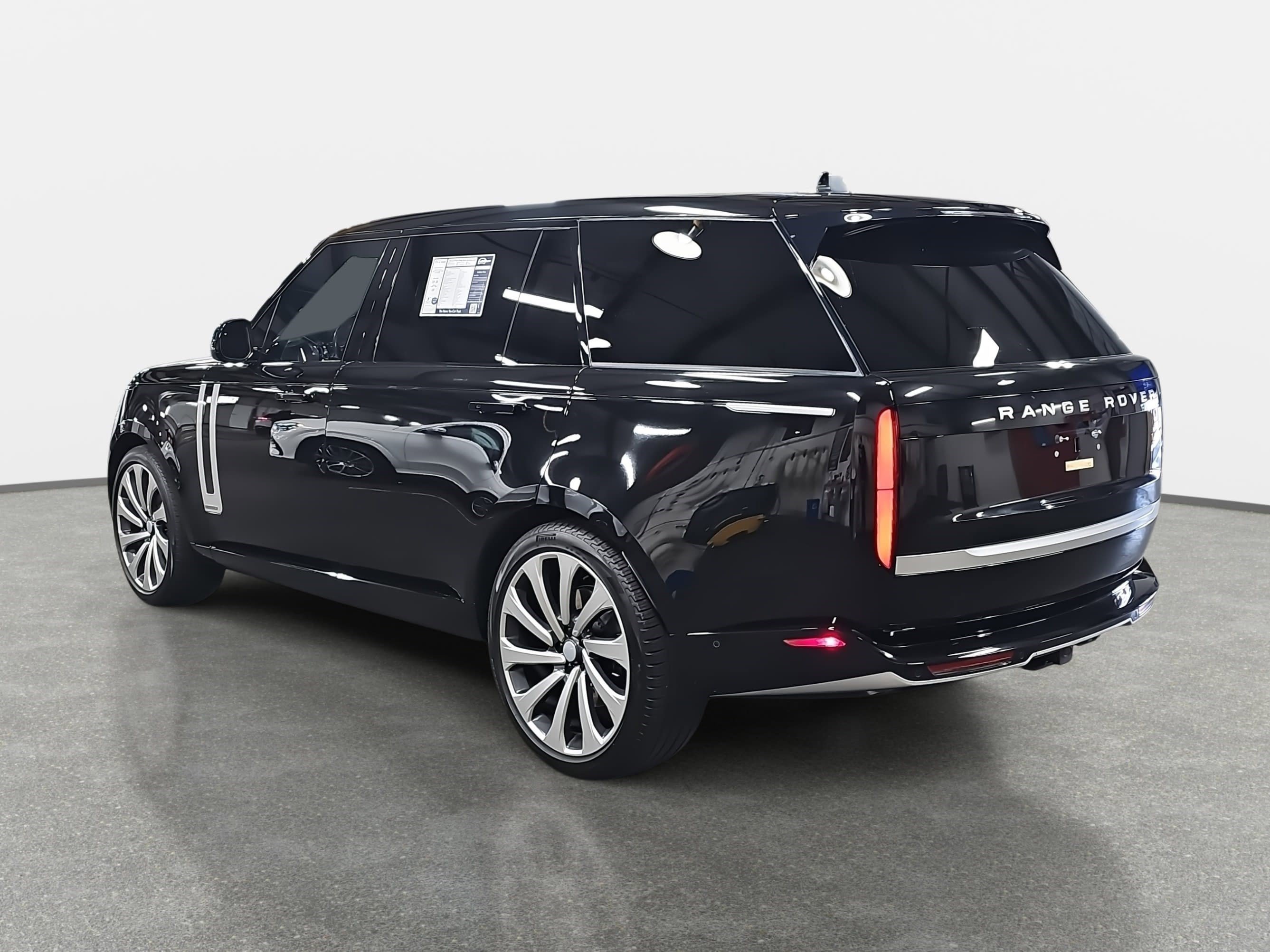 Used 2024 Land Rover Range Rover Long Wheelbase Autobiography image 7