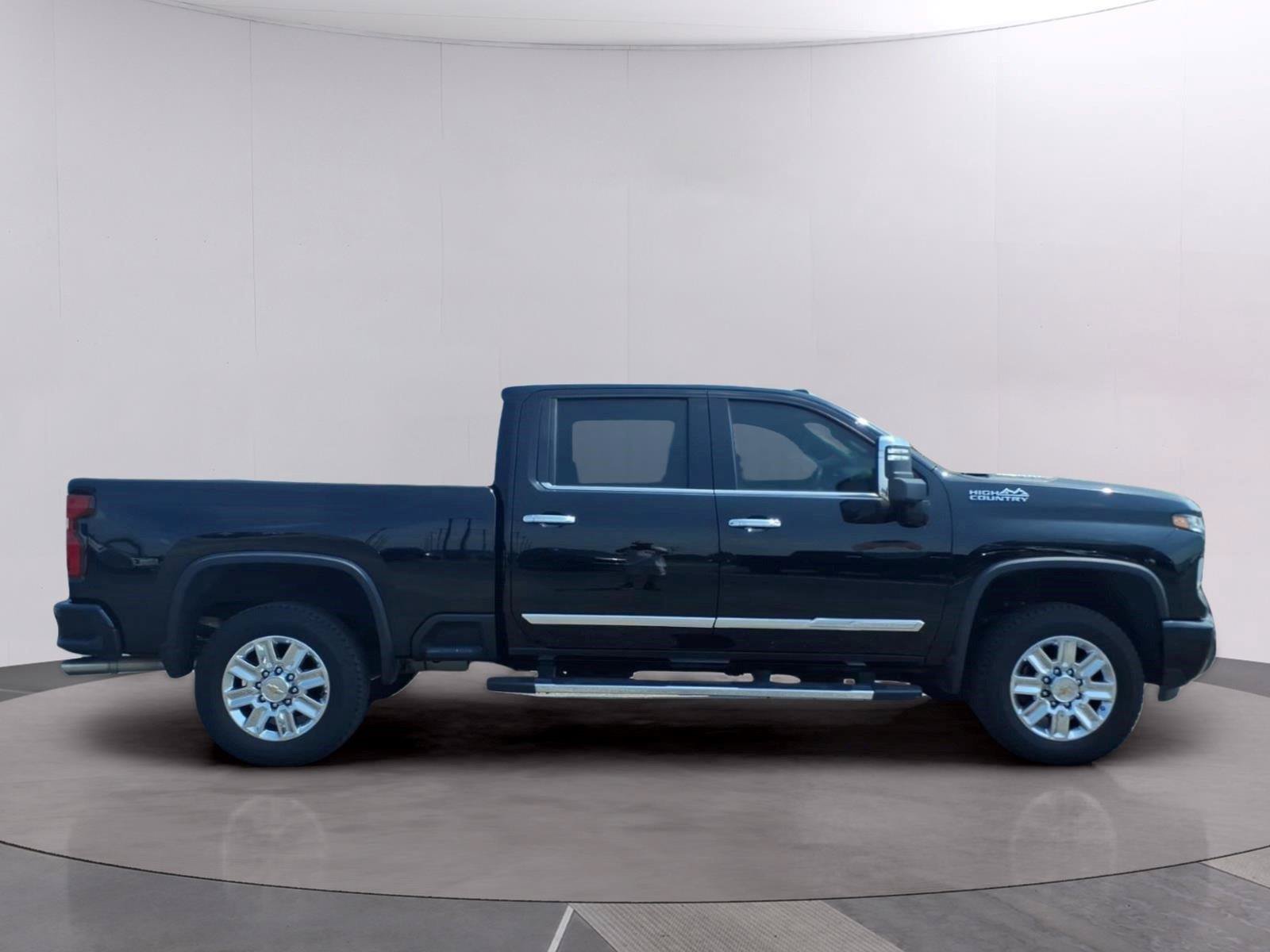 Used 2024 Chevrolet Silverado 2500 High Country w/ High Country Premium Package AWD/4WD image 8