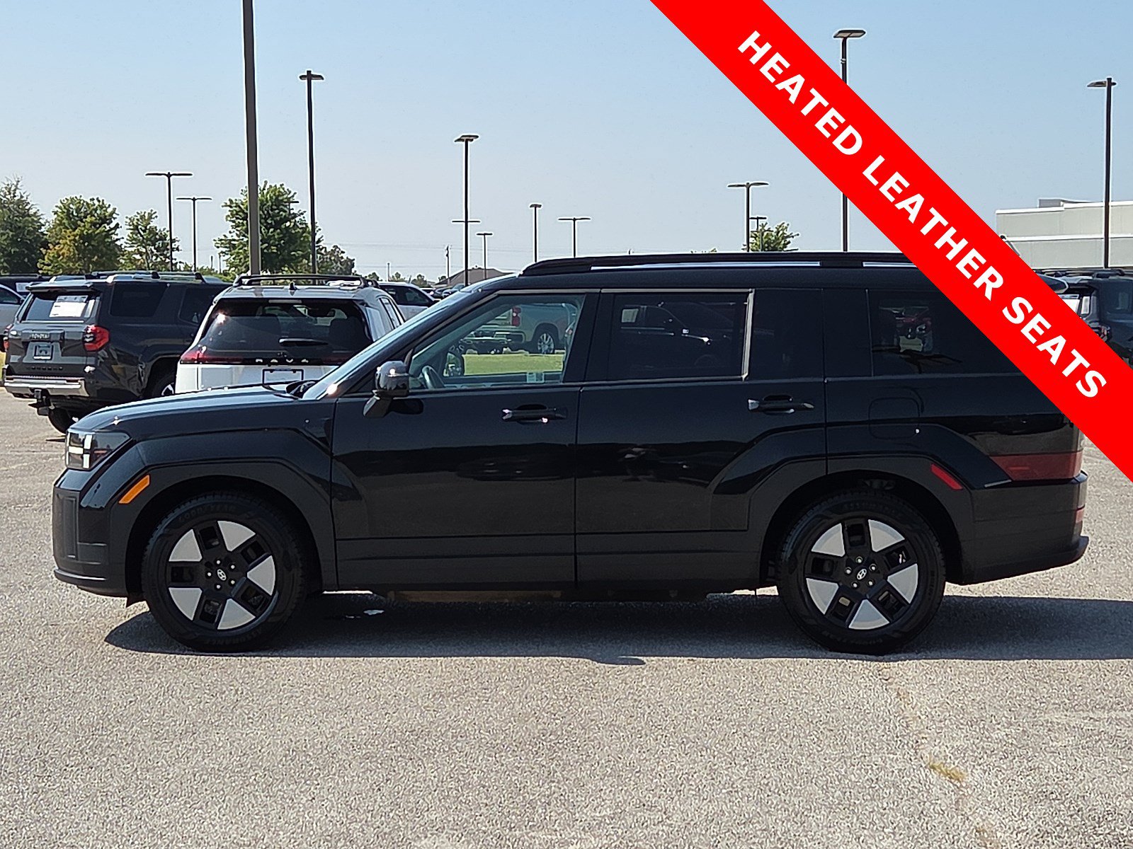 Used 2024 Hyundai Santa Fe SEL FWD image 3