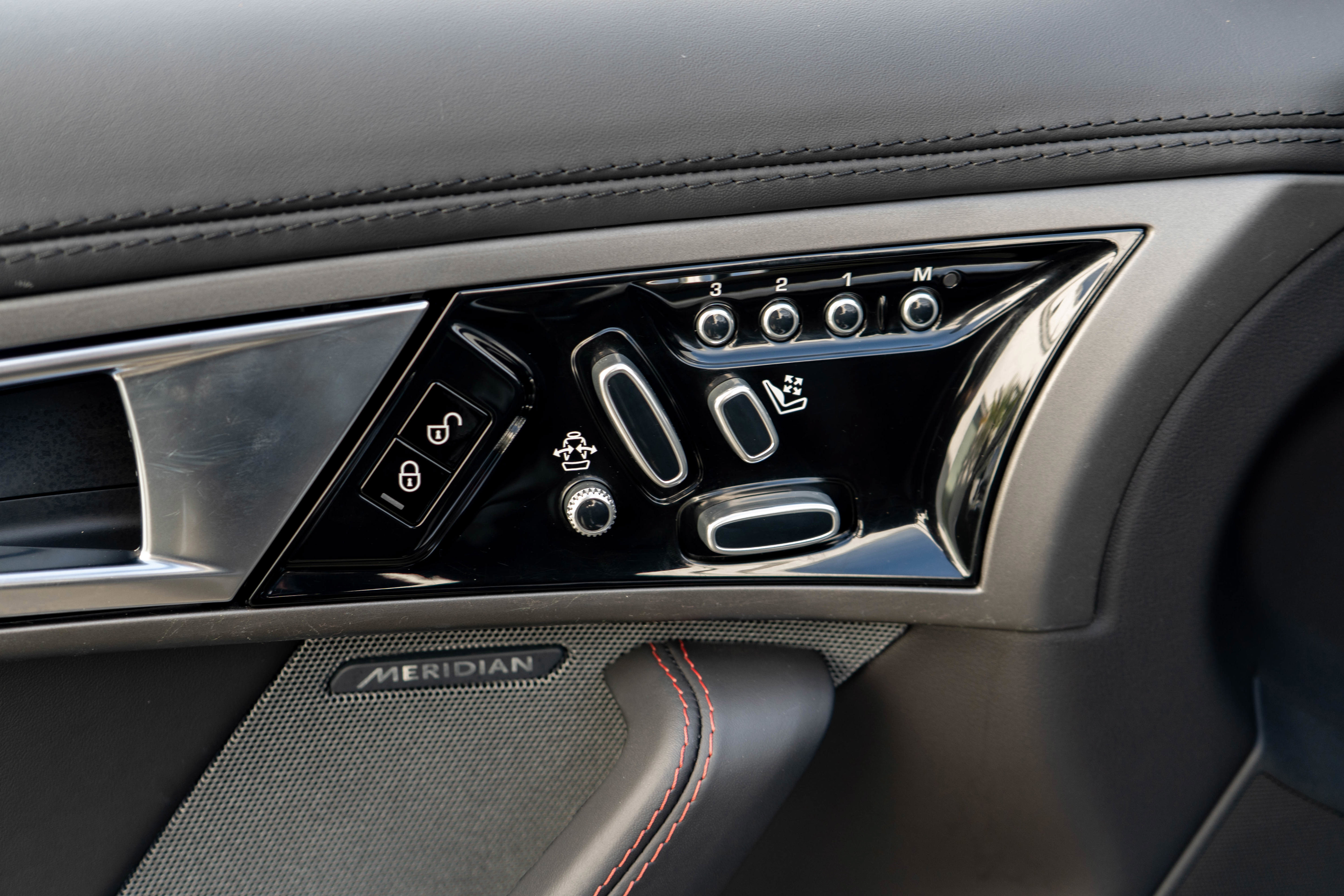 Used 2014 Jaguar F-TYPE S RWD image 12