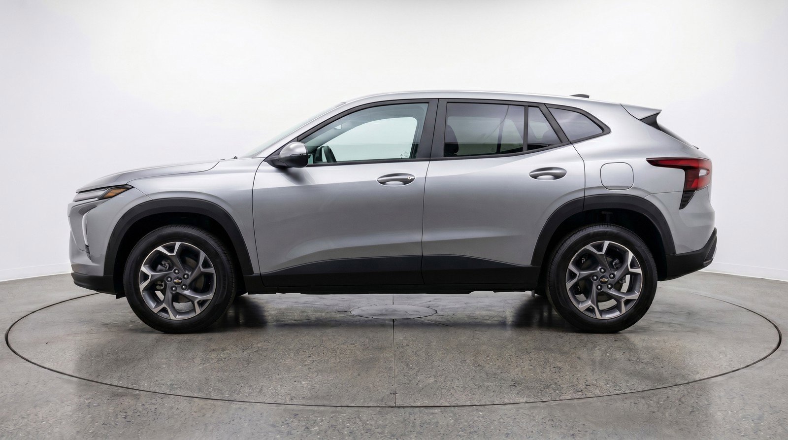 Used 2025 Chevrolet Trax LT FWD image 5