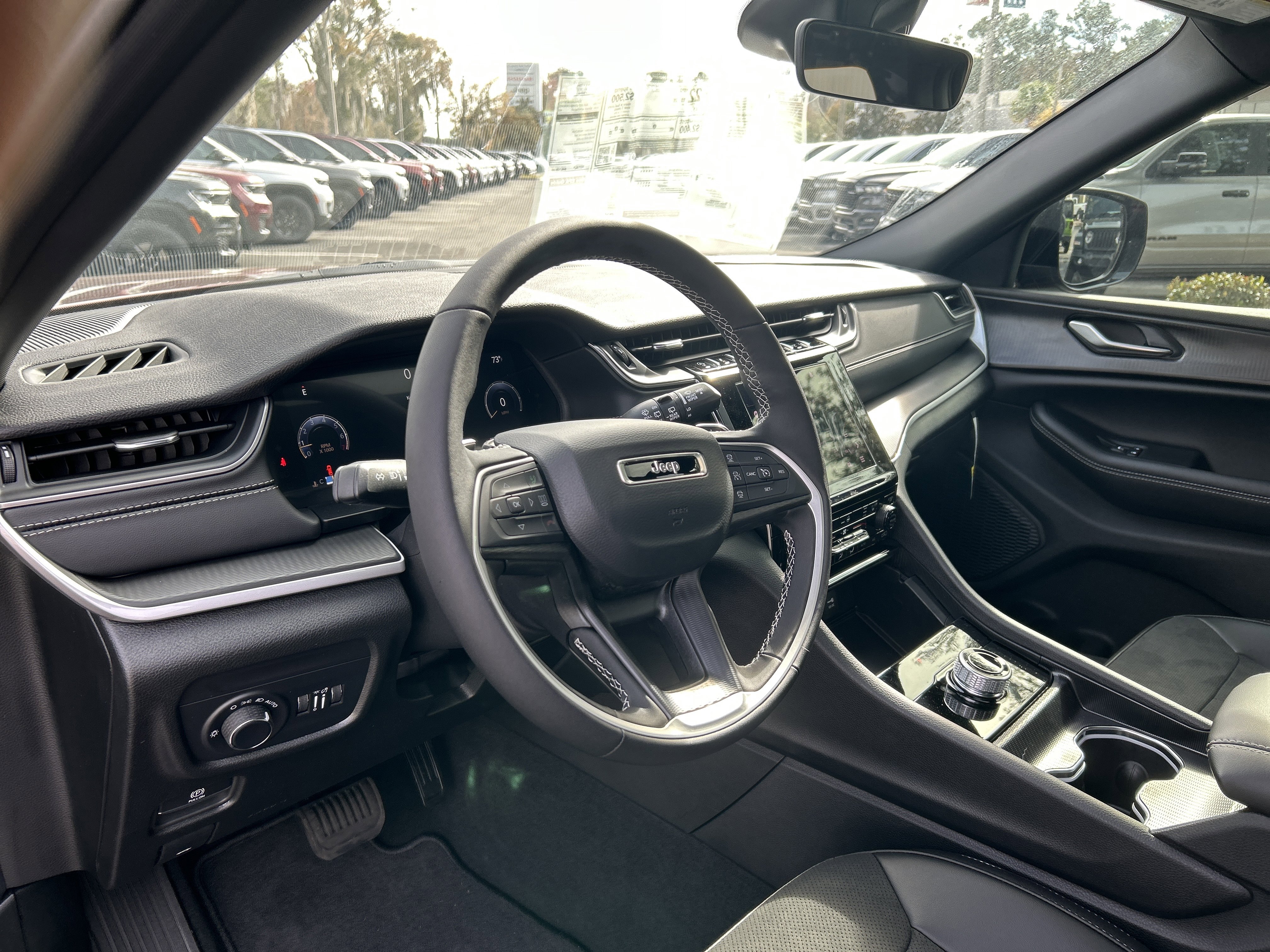 New 2025 Jeep Grand Cherokee Altitude image 16