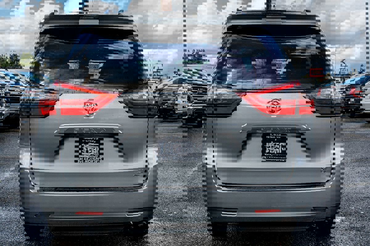 Used 2020 Toyota Sienna XLE FWD image 12