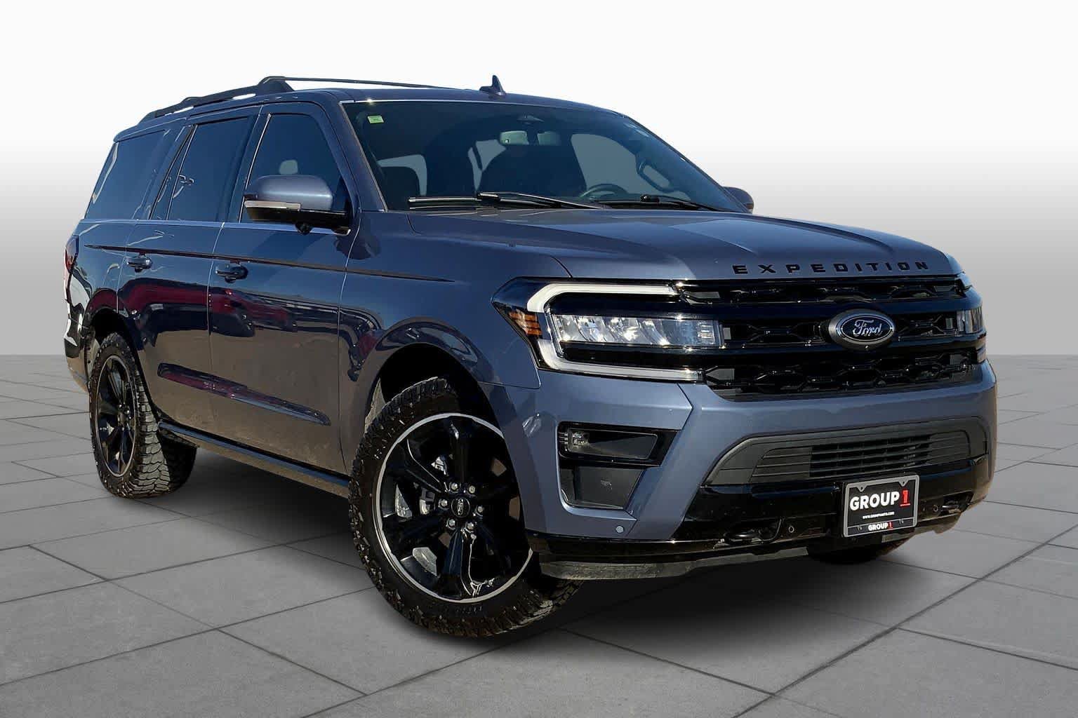 Used 2023 Ford Expedition Limited AWD/4WD image 3