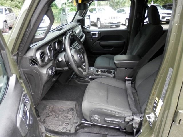 Used 2023 Jeep Gladiator Sport AWD/4WD image 17