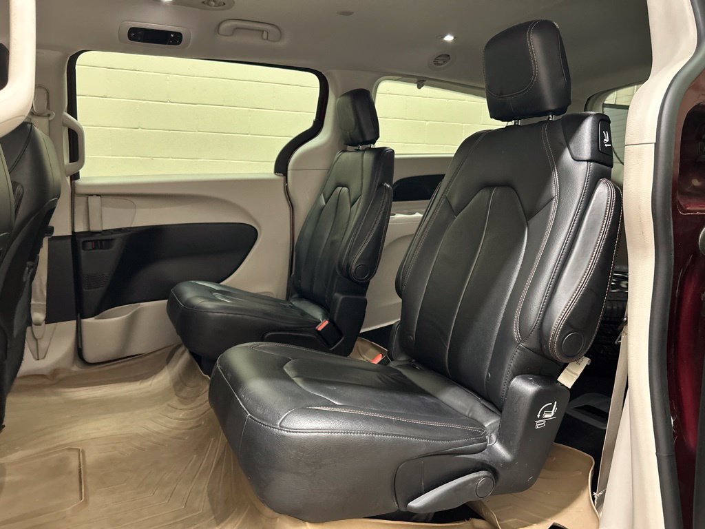 Used 2017 Chrysler Pacifica Touring-L FWD image 9