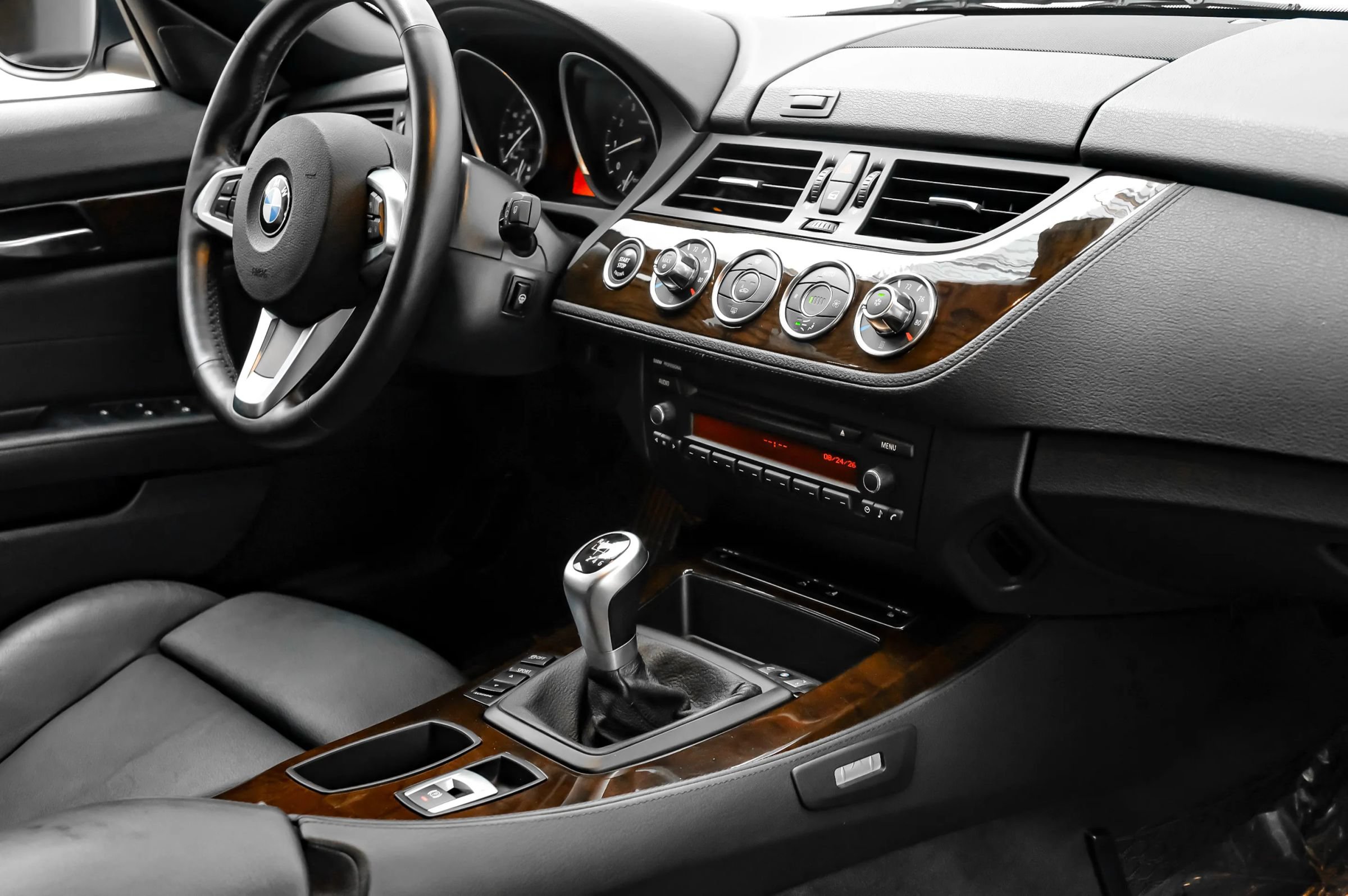 Used 2010 BMW Z4 sDrive30i RWD image 16