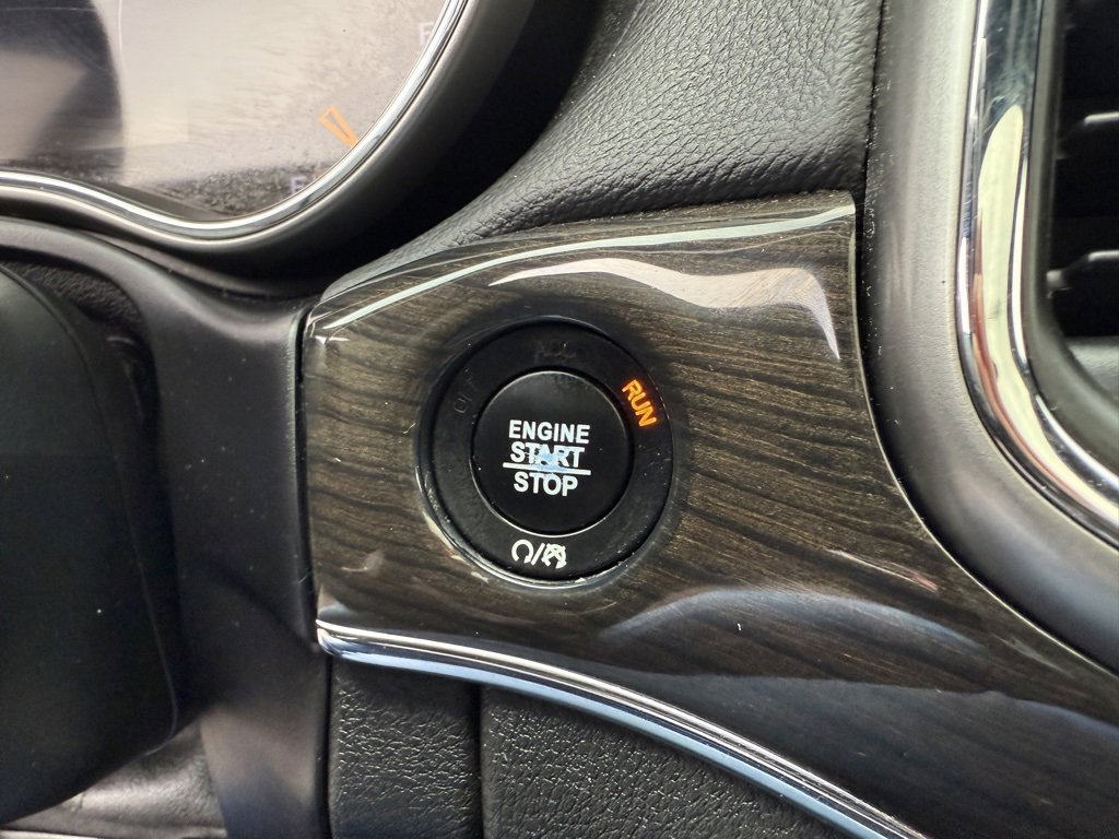 Used 2018 Jeep Grand Cherokee Overland image 32