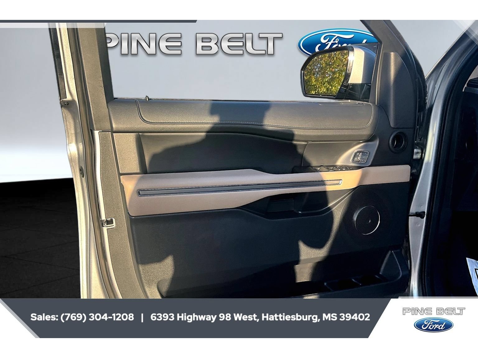 Used 2024 Ford Expedition XLT RWD image 17