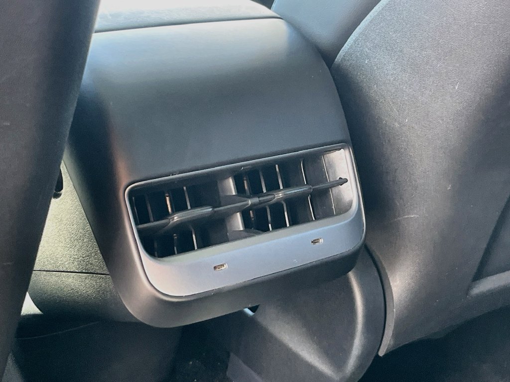 Used 2024 Tesla Model Y Long Range AWD/4WD image 26