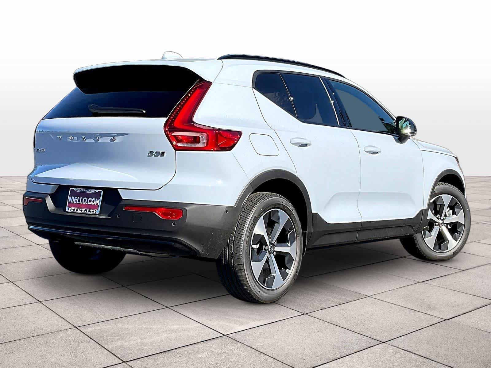 New 2026 Volvo XC40 B5 Plus w/ Protection Package Premier AWD/4WD image 4