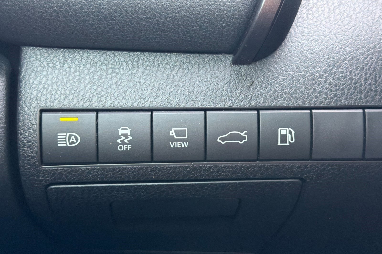 Used 2018 Toyota Camry XSE w/ Driver Assist Package image 36