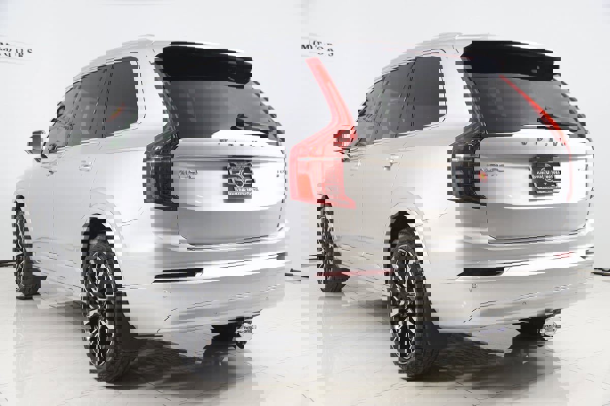 Used 2022 Volvo XC90 T6 Momentum w/ Climate Package image 4