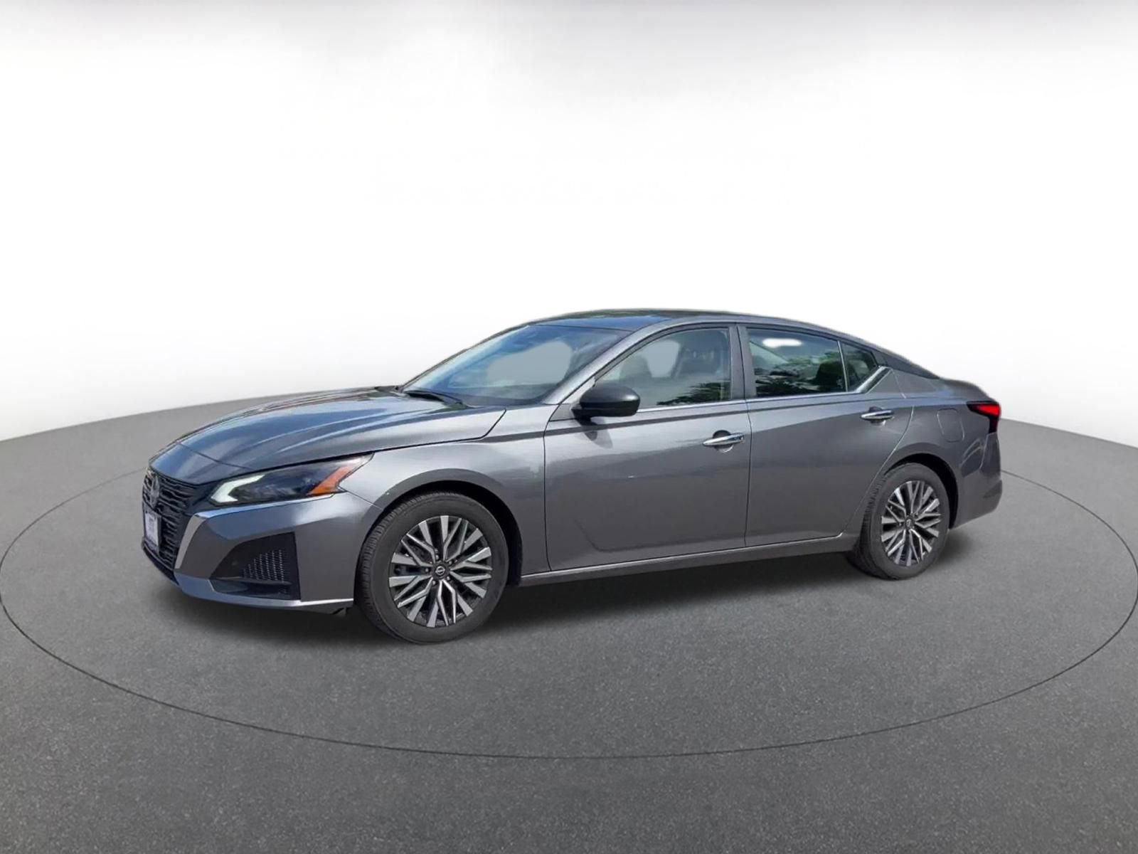 Used 2025 Nissan Altima 2.5 SV FWD image 8