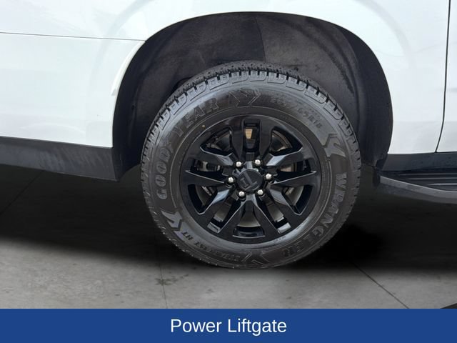 Certified 2024 Chevrolet Suburban LT RWD image 32