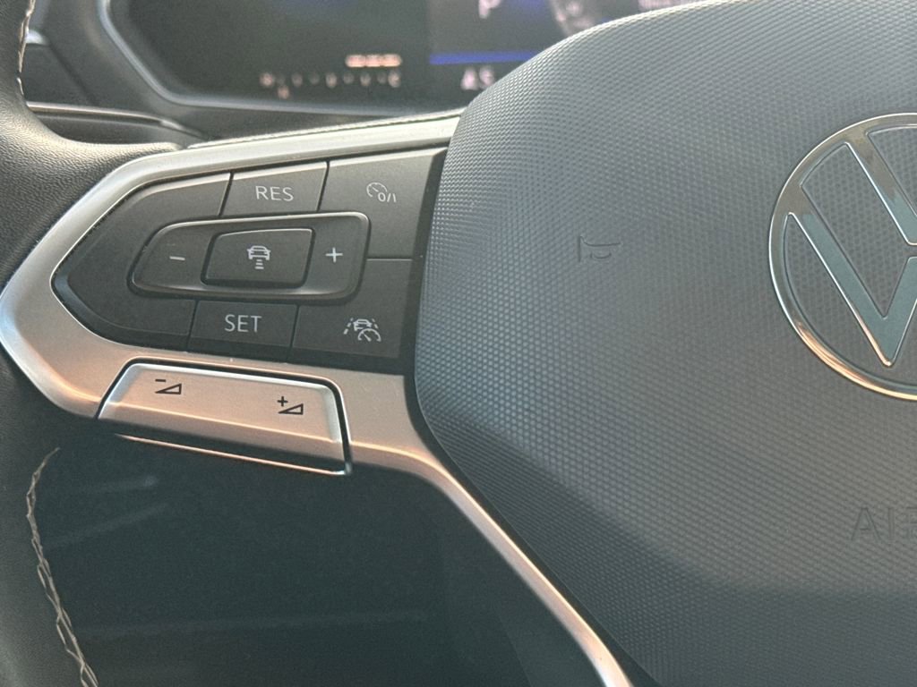 Used 2022 Volkswagen Tiguan SE w/ Panoramic Sunroof Package image 20