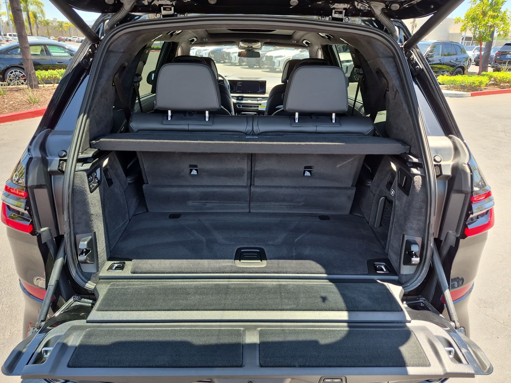 Used 2026 BMW X7 M60i AWD/4WD image 32