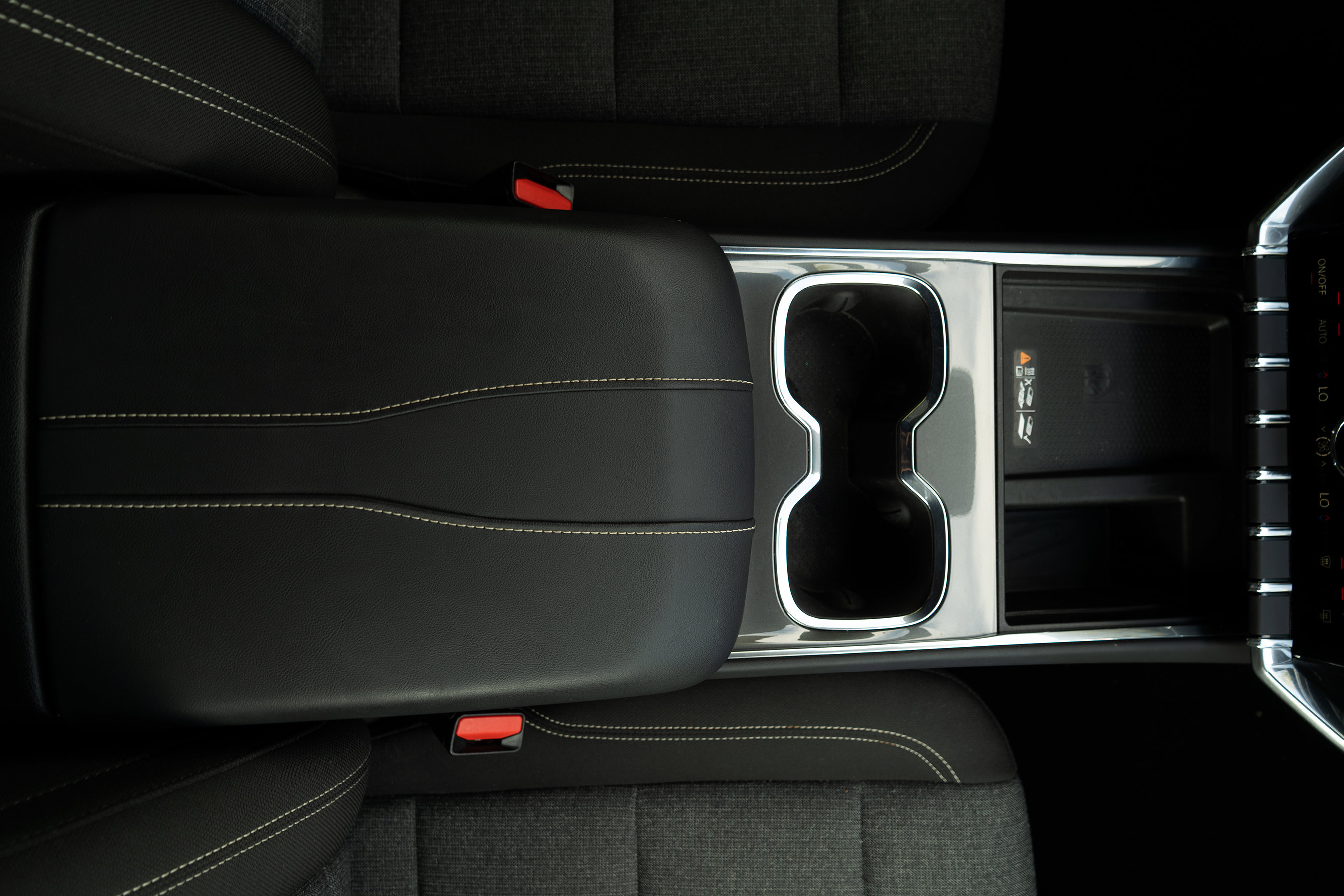 Used 2025 GMC Acadia Elevation image 28