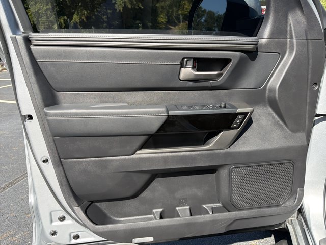 Used 2025 Toyota Tundra Limited AWD/4WD image 10