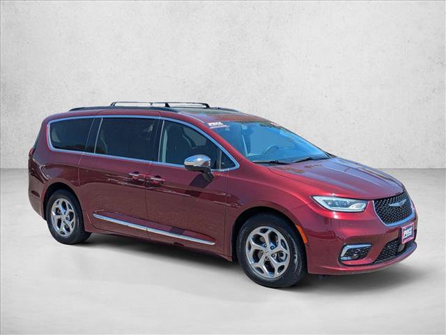 Used 2023 Chrysler Pacifica Limited FWD image 3
