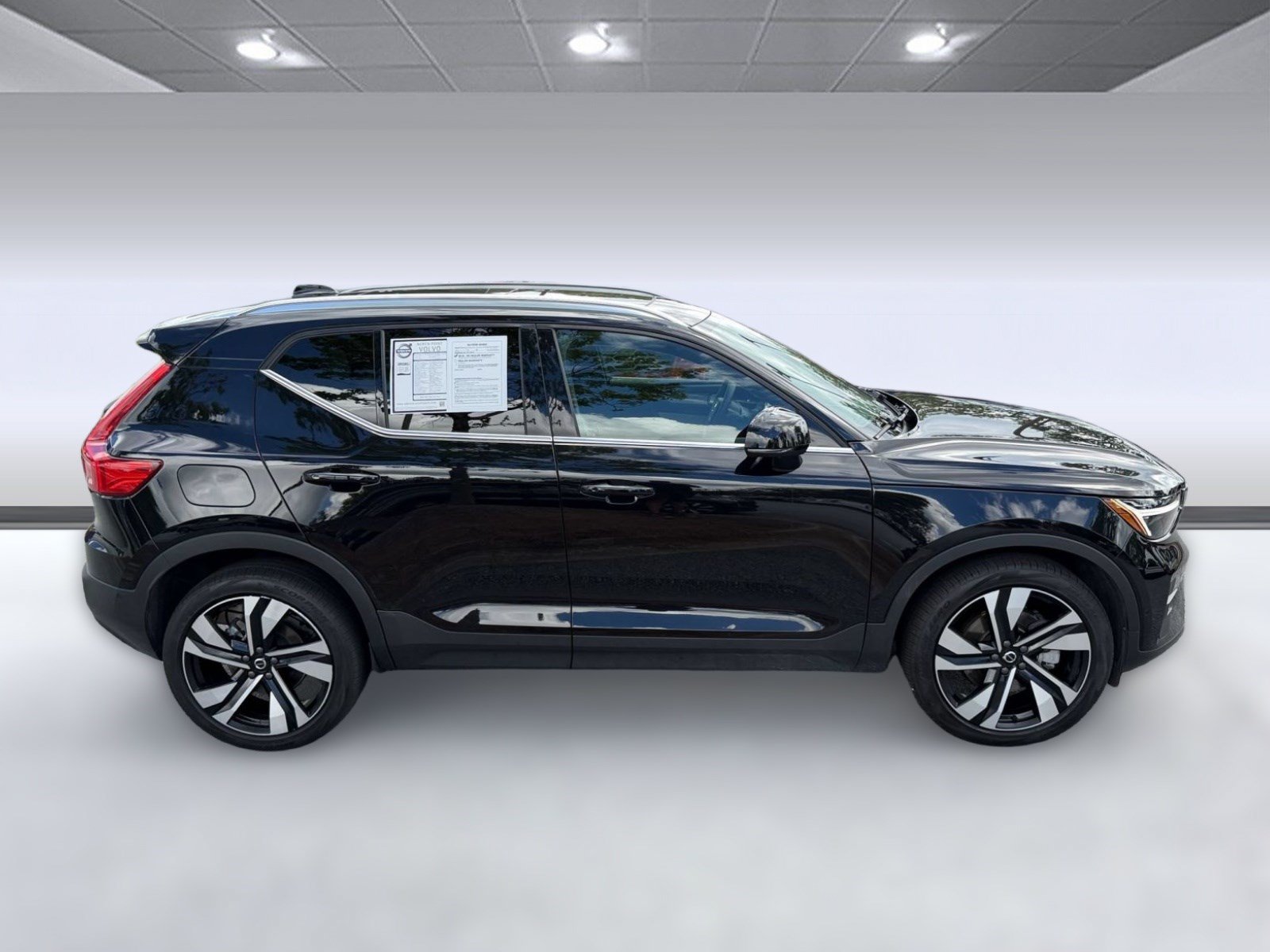 Certified 2024 Volvo XC40 B5 Ultimate w/ Protection Package Premier AWD/4WD image 8