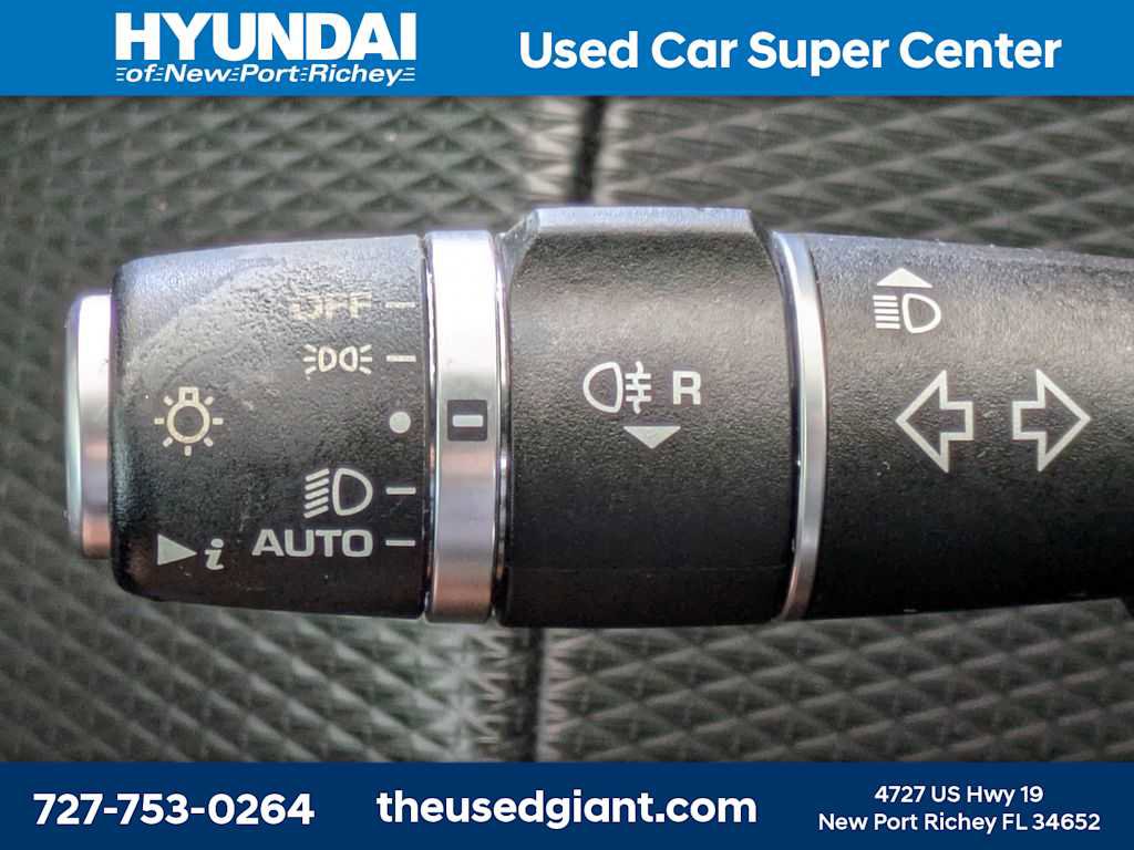 Used 2020 Land Rover Range Rover Velar R-Dynamic S image 40