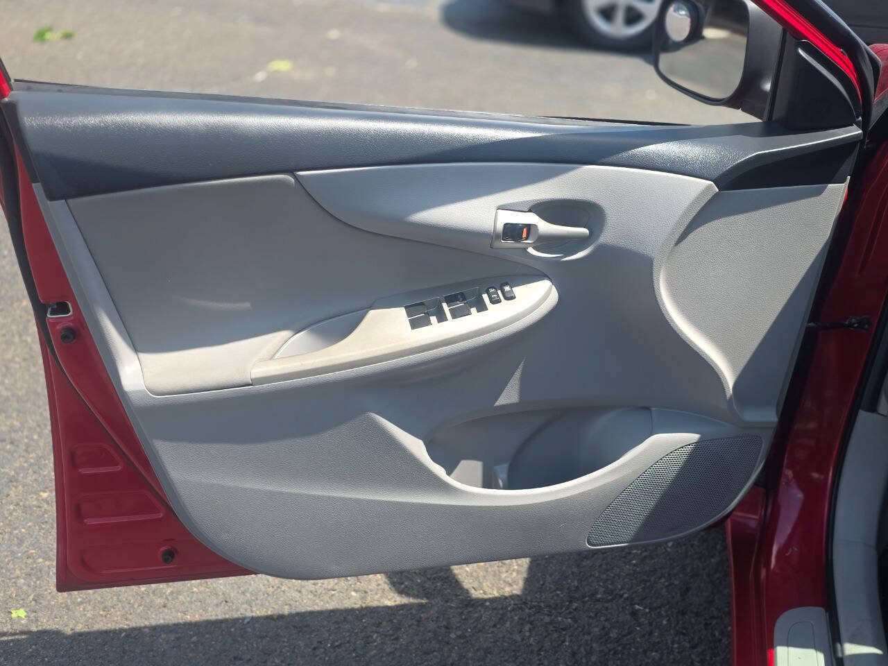 Used 2012 Toyota Corolla LE FWD image 10
