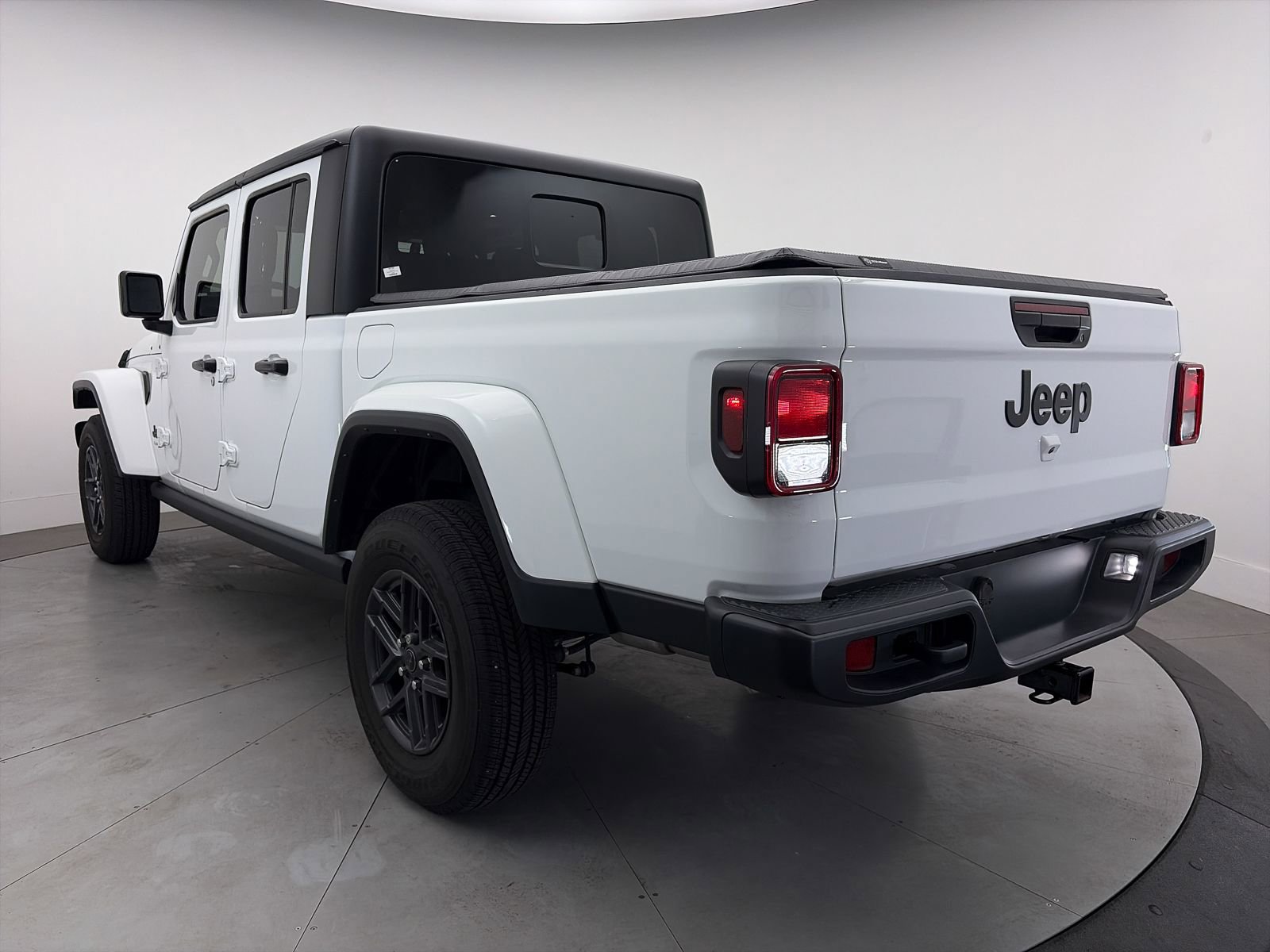 Used 2024 Jeep Gladiator Sport image 13