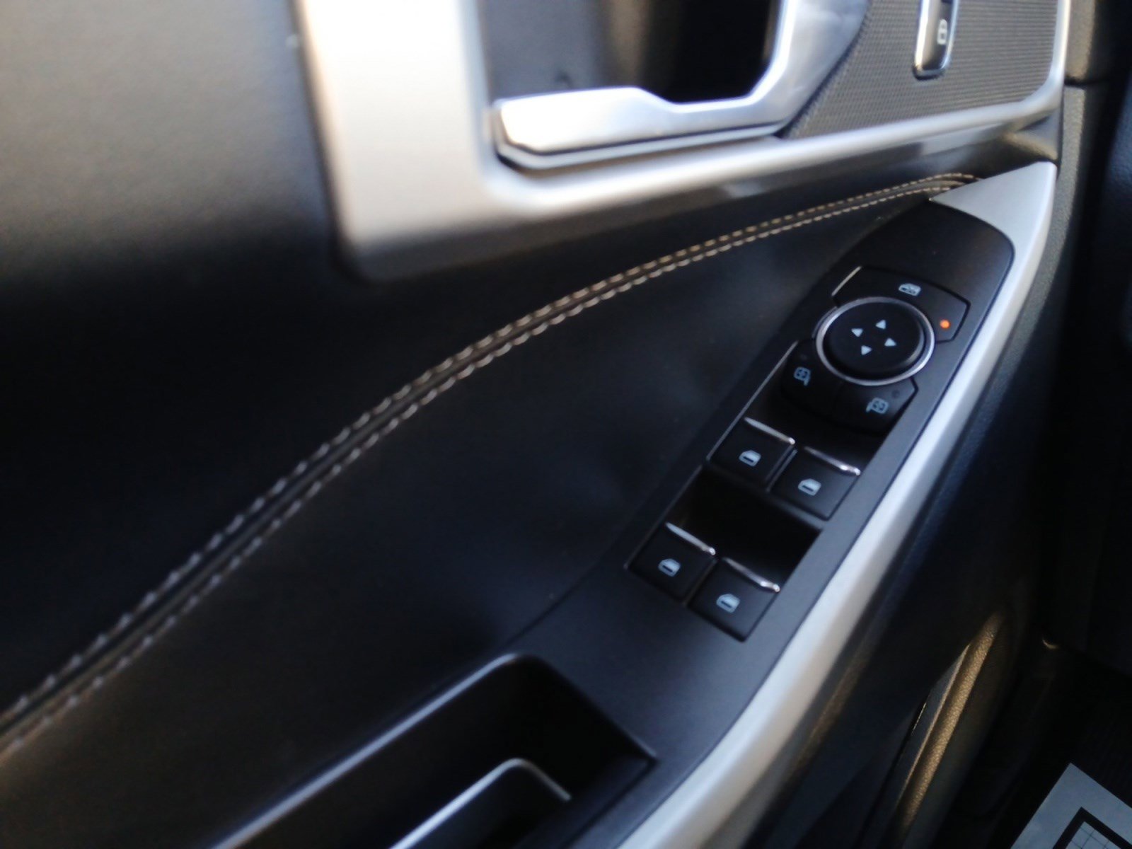 Used 2022 Ford Explorer XLT w/ Equipment Group 202A image 19